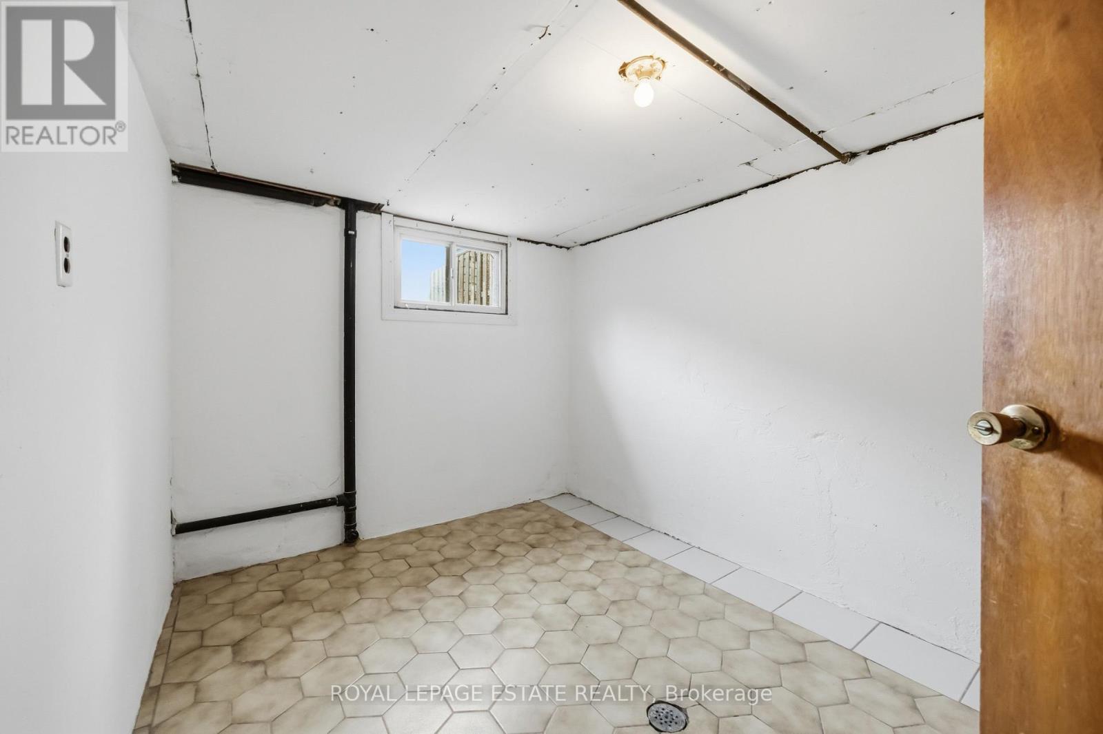 293 Harvie Avenue, Toronto, Ontario  M6E 4L2 - Photo 22 - W13133078