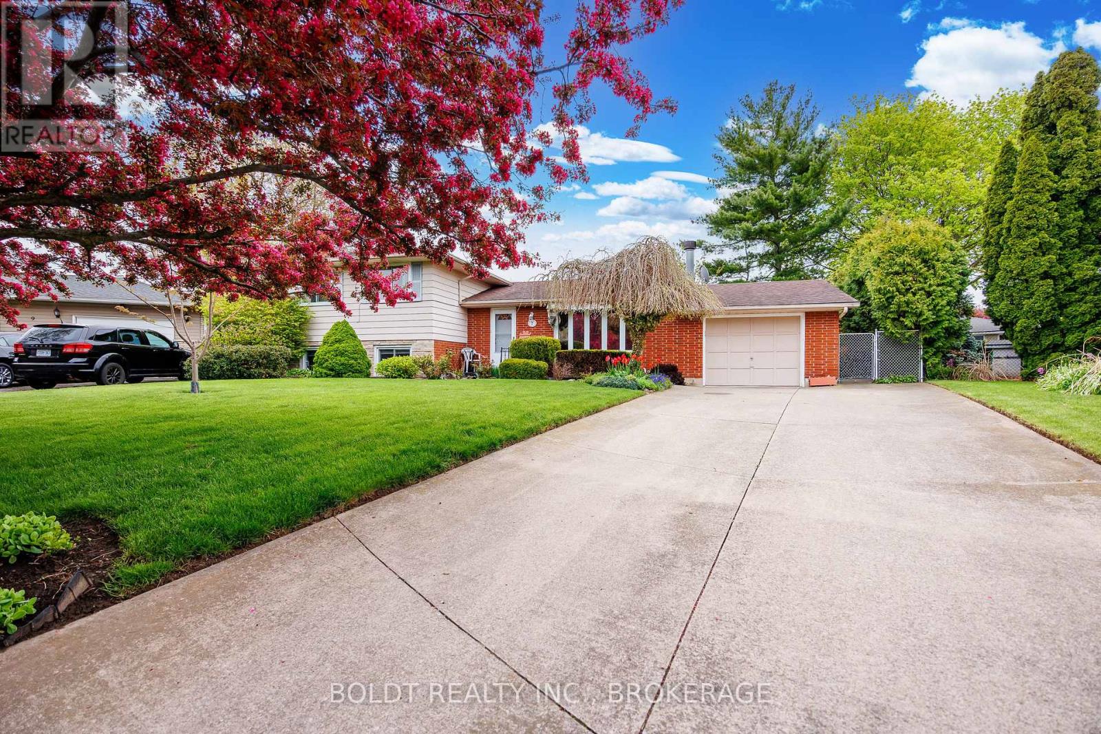 7 Halene Court, St. Catharines (Lakeshore), Ontario  L2M 6M3 - Photo 2 - X13133274