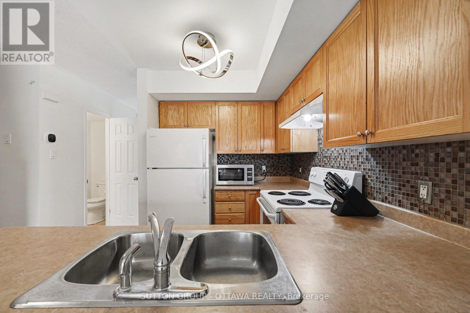 56 Steele Park Private, Ottawa, Ontario  K1J 0J2 - Photo 12 - X12869722