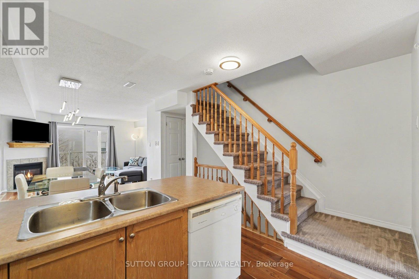 56 Steele Park Private, Ottawa, Ontario  K1J 0J2 - Photo 10 - X12869722