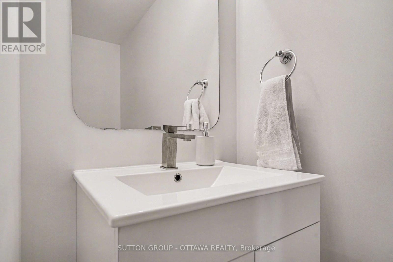 56 Steele Park Private, Ottawa, Ontario  K1J 0J2 - Photo 13 - X12869722