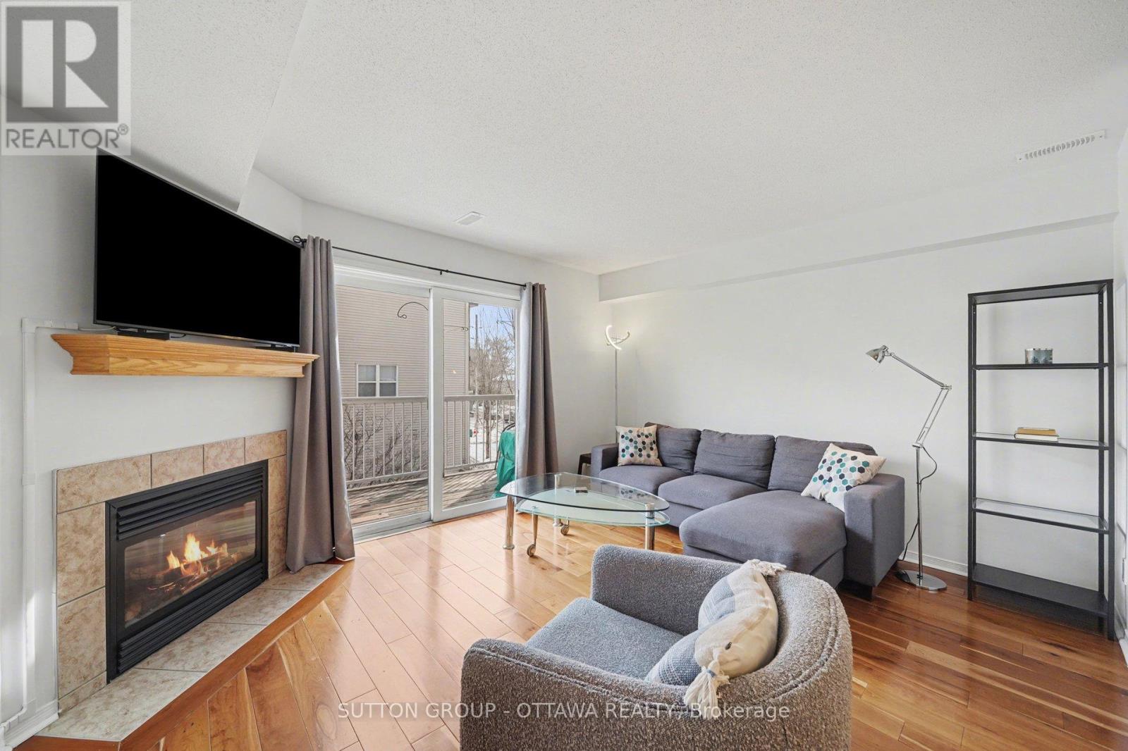 56 Steele Park Private, Ottawa, Ontario  K1J 0J2 - Photo 5 - X12869722