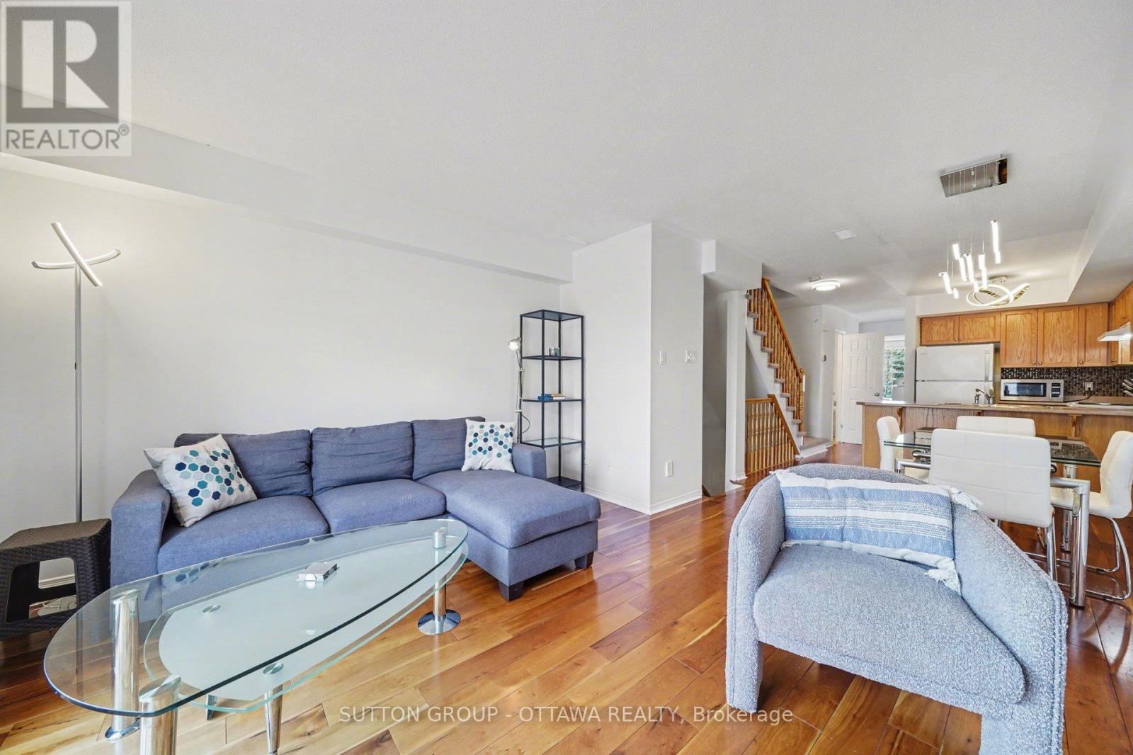 56 Steele Park Private, Ottawa, Ontario  K1J 0J2 - Photo 7 - X12869722