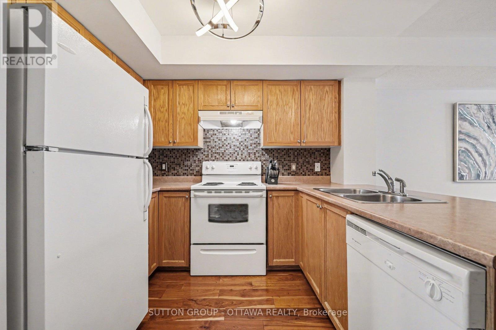 56 Steele Park Private, Ottawa, Ontario  K1J 0J2 - Photo 9 - X12869722