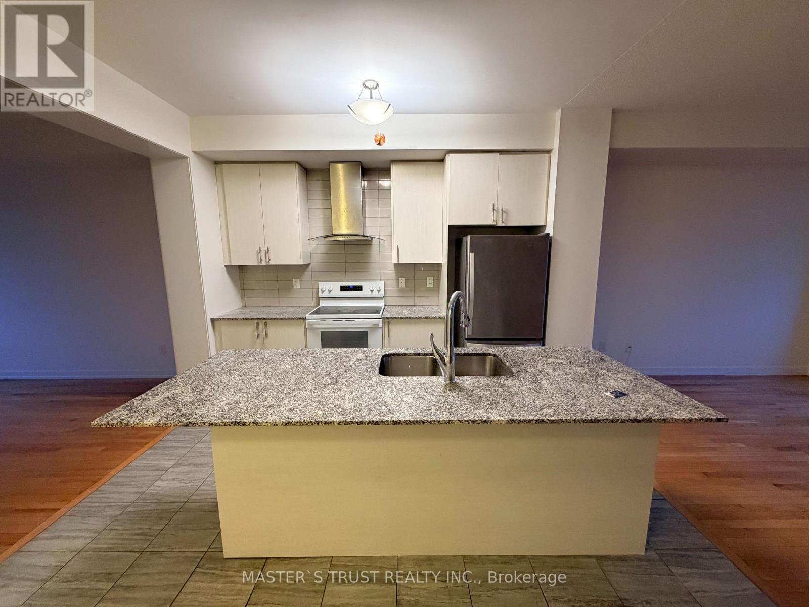 19 Torah Gate, Vaughan, Ontario  L6A 4Y4 - Photo 3 - N12837192