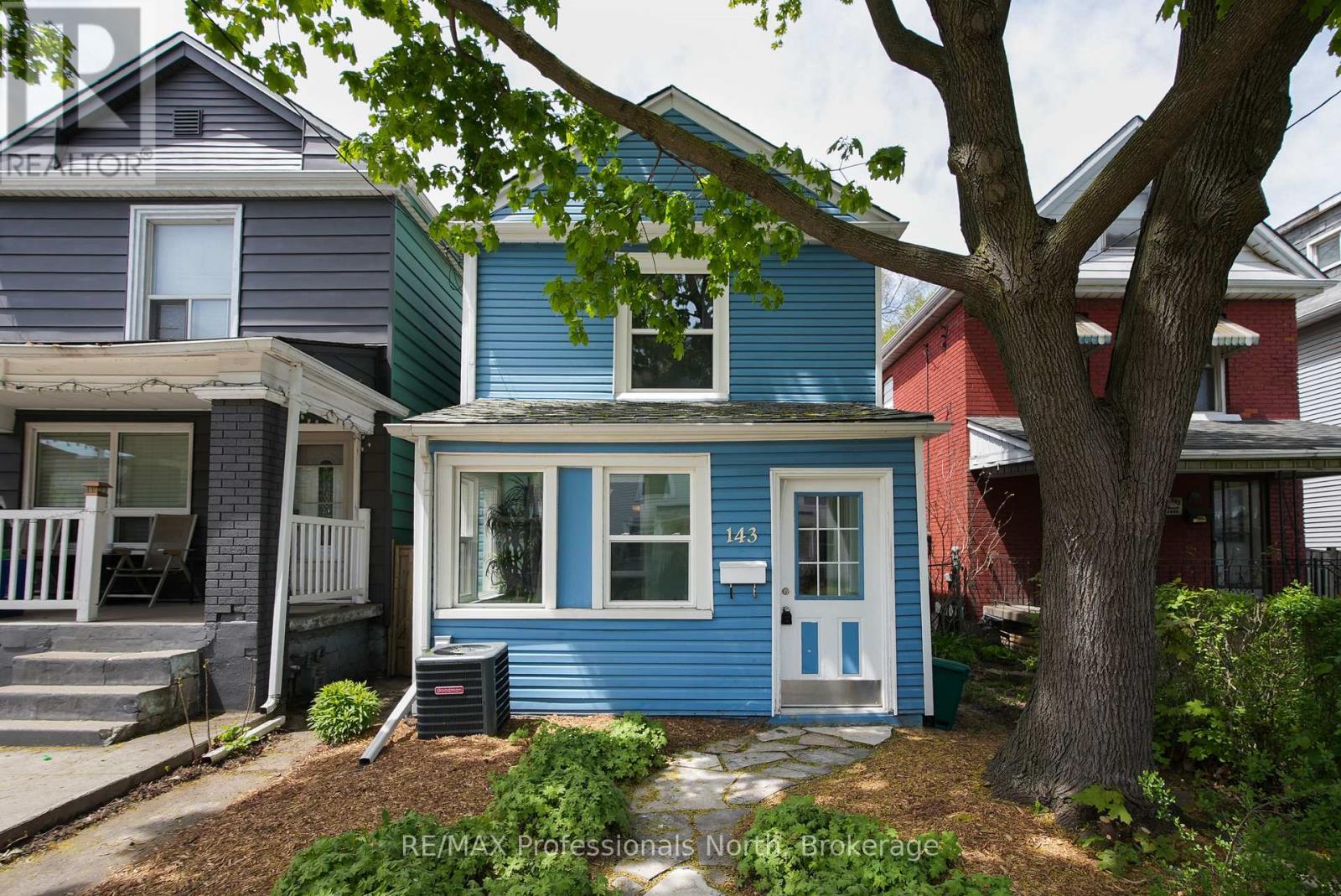 143 BARNESDALE AVENUE N, Hamilton, Ontario