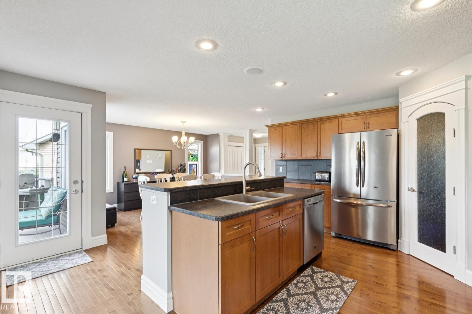 12067 21 Av Sw, Edmonton, Alberta  T6W 0C7 - Photo 2 - E4487948