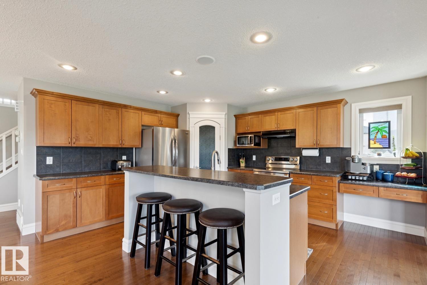 12067 21 Av Sw, Edmonton, Alberta  T6W 0C7 - Photo 3 - E4487948