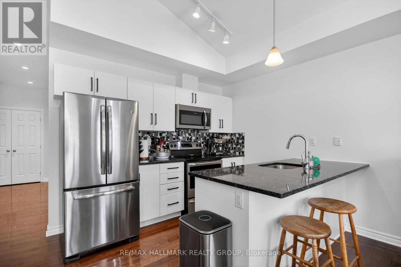 Unit F - 849 Blackcomb Private, Ottawa, Ontario  K1G 4E4 - Photo 6 - X13128484
