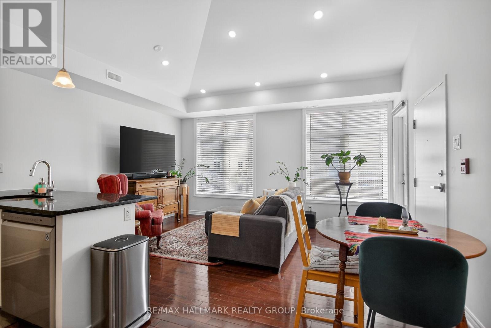 Unit F - 849 Blackcomb Private, Ottawa, Ontario  K1G 4E4 - Photo 4 - X13128484