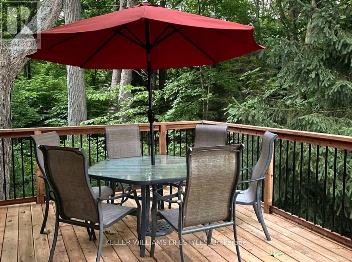 10240 Woodpark Court, Lambton Shores, Ontario  N0M 1T0 - Photo 39 - X12960456
