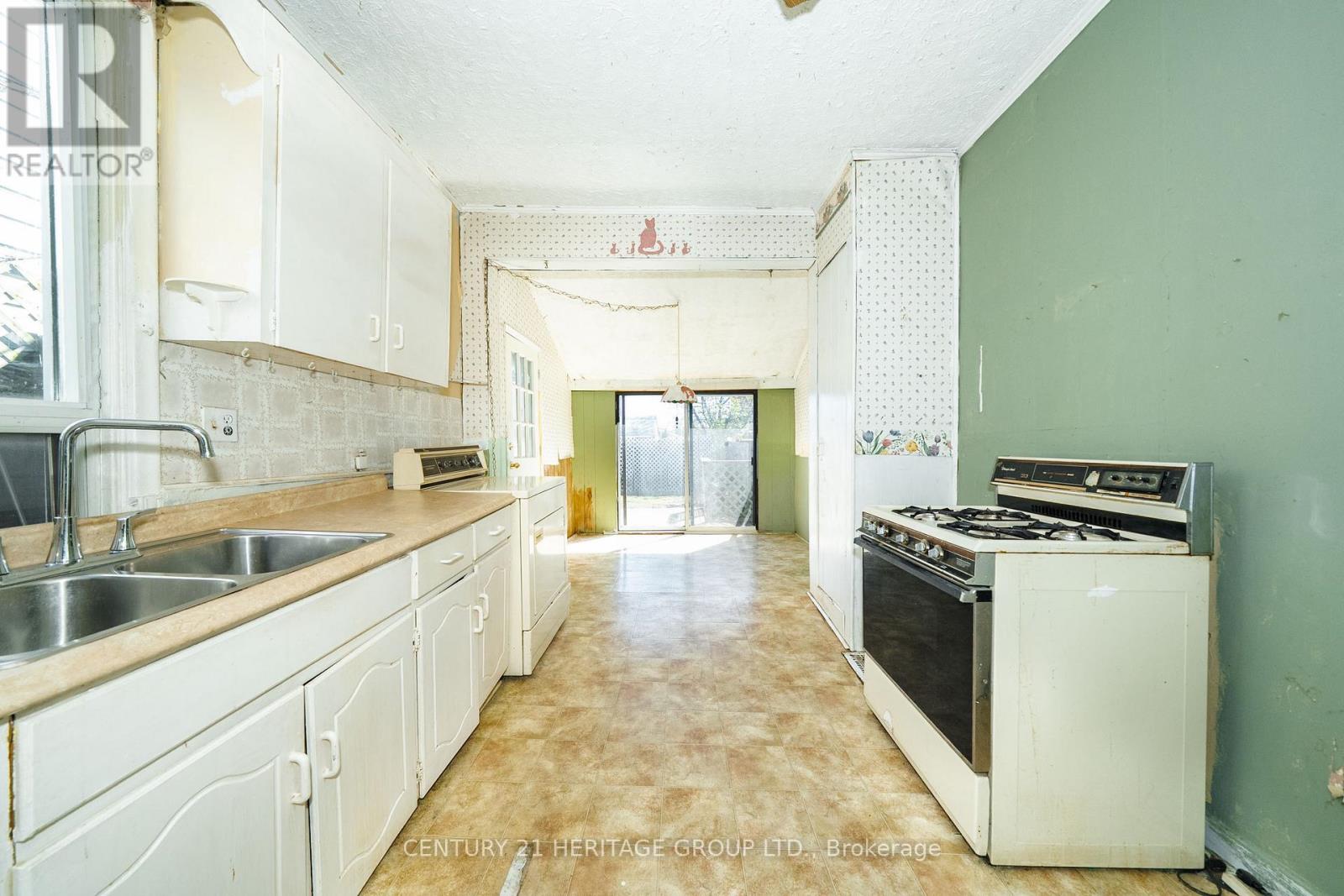 403 Brock Avenue, Toronto, Ontario  M6H 3N6 - Photo 6 - C13133224