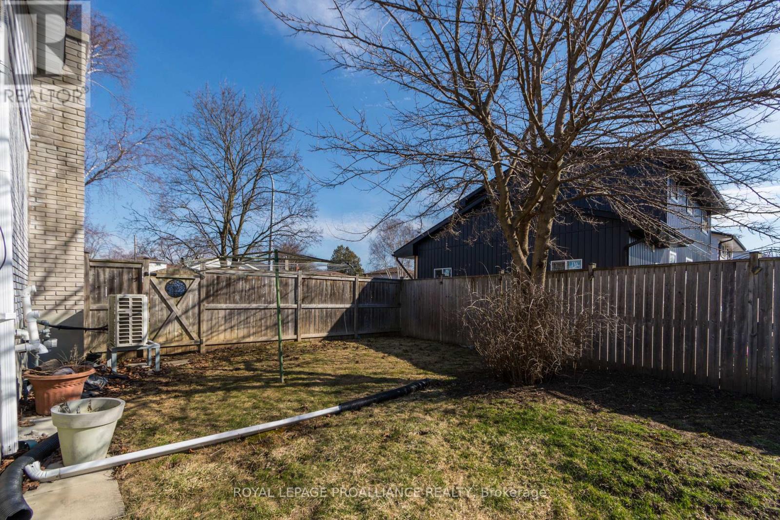 4 O'neil Crescent, Quinte West (Trenton Ward), Ontario  K8V 5Y6 - Photo 33 - X12981374