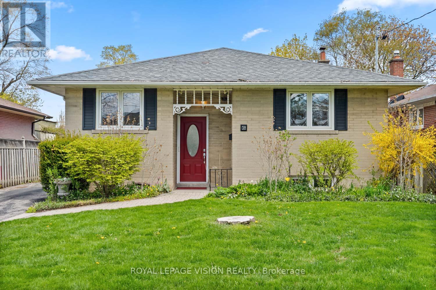 6 Macduff Crescent, Toronto, Ontario  M1M 1X5 - Photo 2 - E13133312
