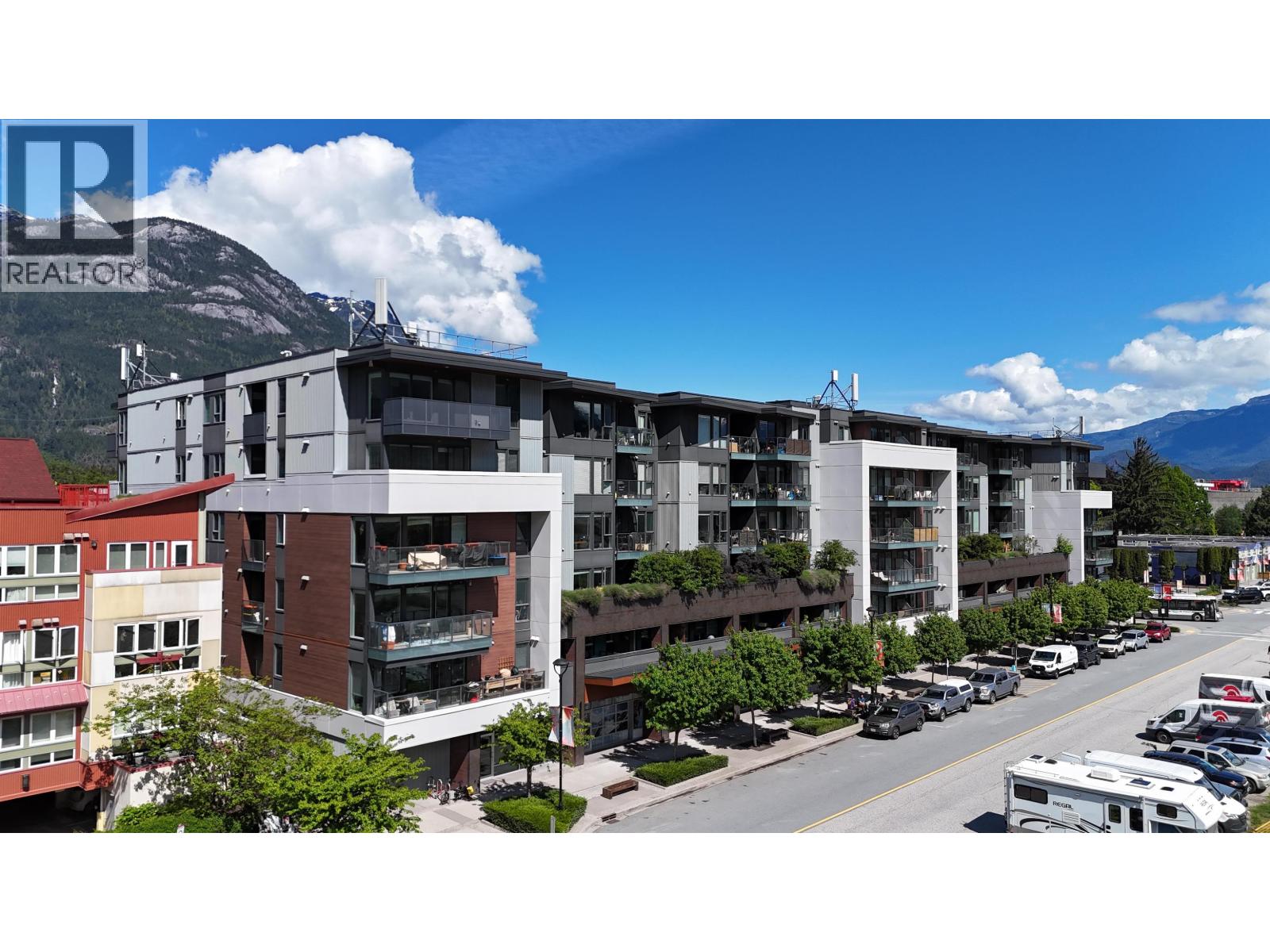 604 37881 Cleveland Avenue, Squamish, British Columbia  V8B 0Z7 - Photo 1 - R3124044
