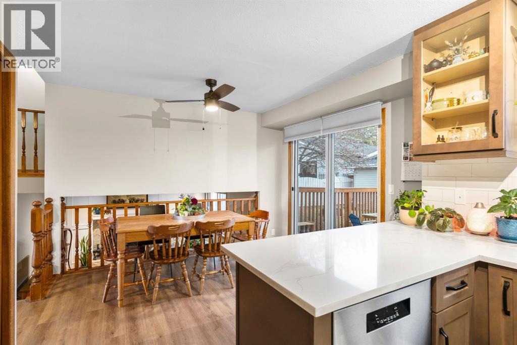 10 Carolina Drive W, Cochrane, Alberta  T4C 1C2 - Photo 6 - A2284084