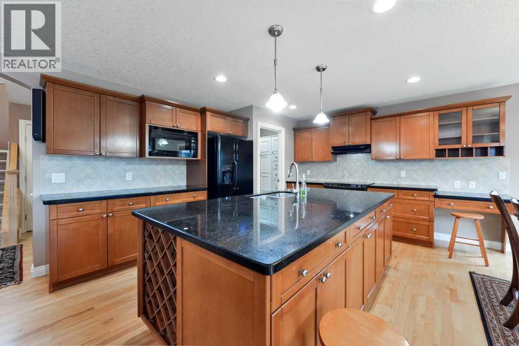 6 Royal Birkdale Court NW, Calgary, Alberta  T3G 5R5 - Photo 4 - A2291181