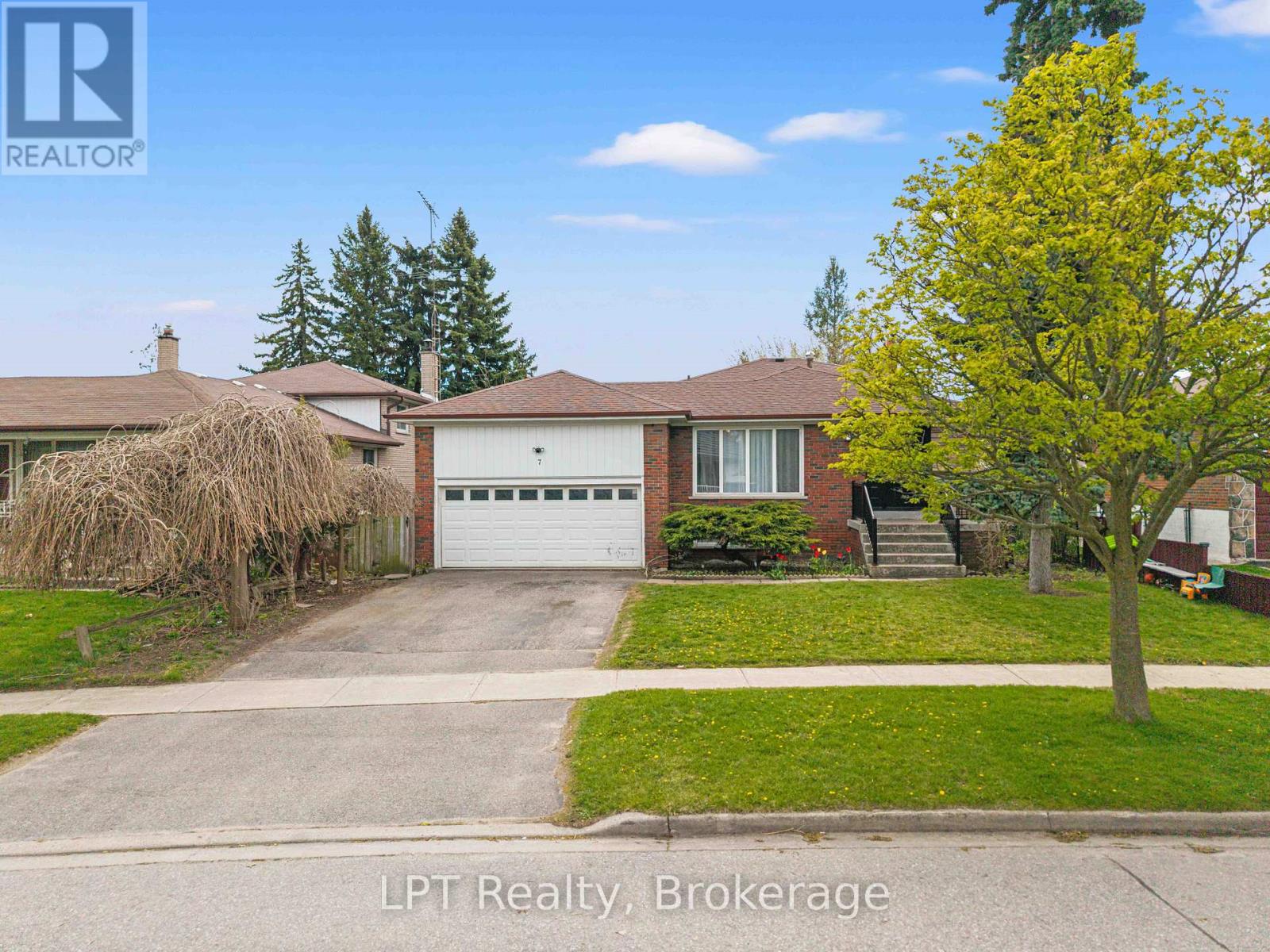 7 Briarbluff Avenue, Toronto, Ontario  M1E 3H2 - Photo 1 - E13133528