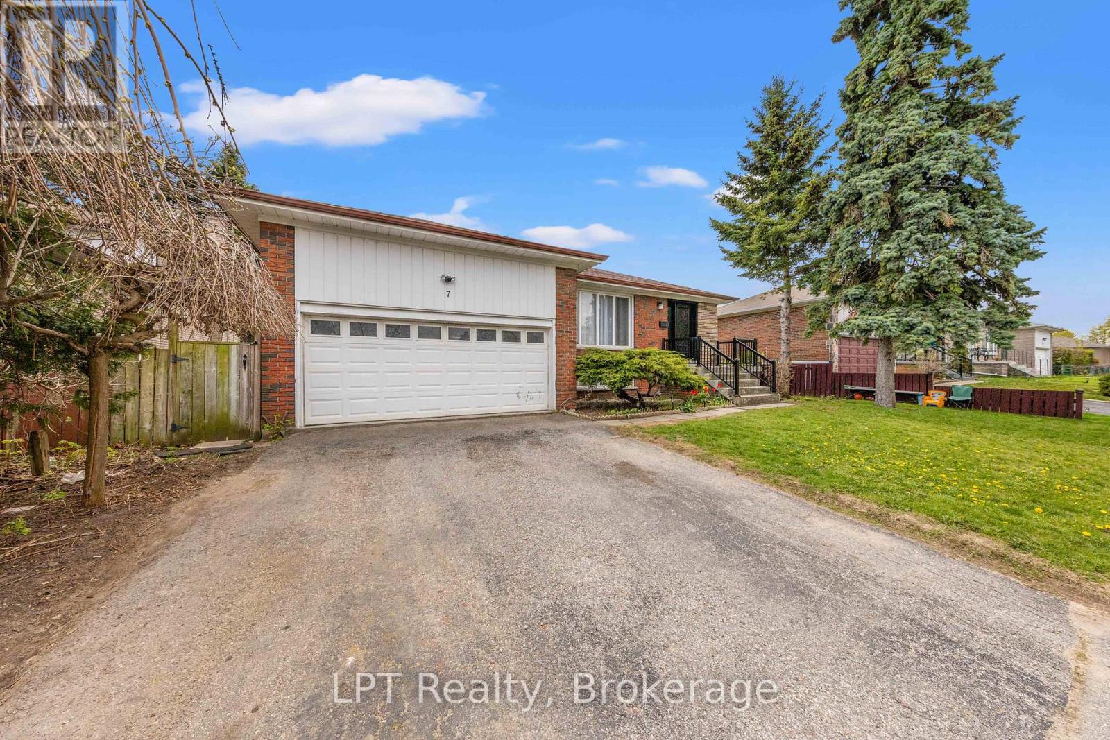 7 Briarbluff Avenue, Toronto, Ontario  M1E 3H2 - Photo 3 - E13133528