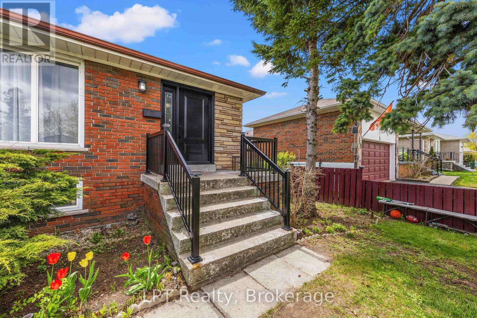 7 Briarbluff Avenue, Toronto, Ontario  M1E 3H2 - Photo 5 - E13133528