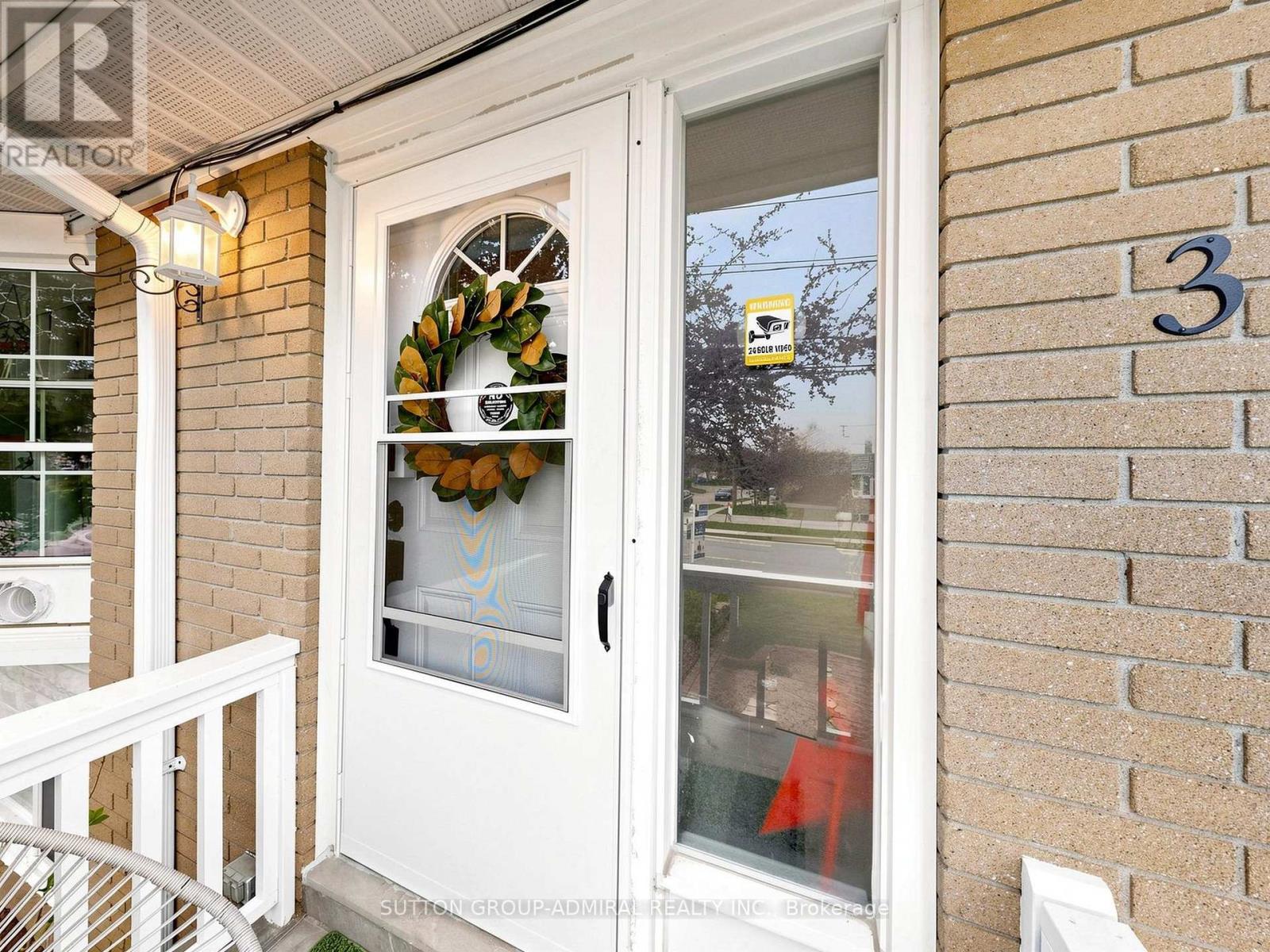 37 Newbury Drive, Newmarket, Ontario  L3Y 4P9 - Photo 3 - N13133278