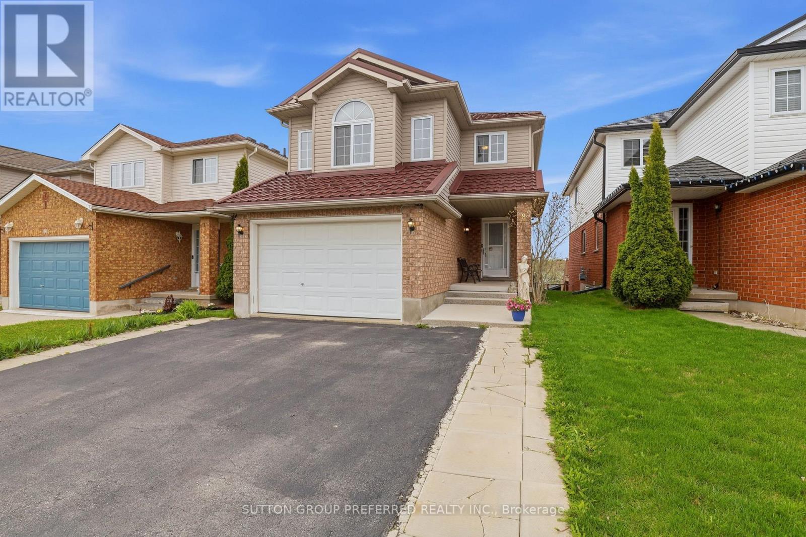 187 HOLLYRIDGE CRESCENT, Kitchener, Ontario