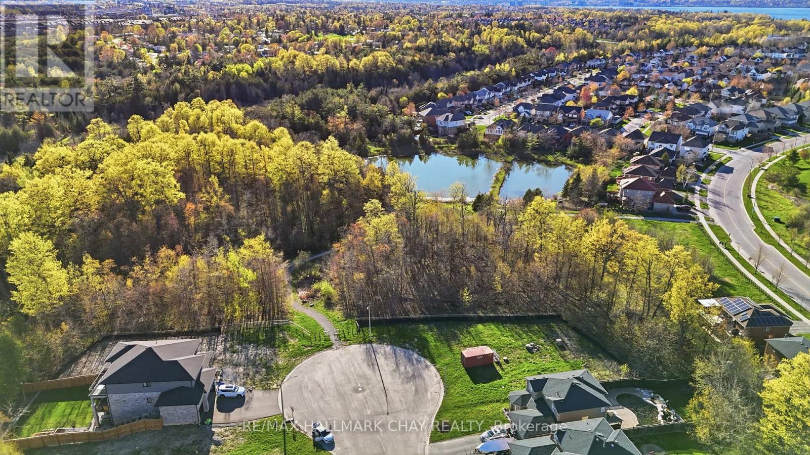18 Prince Edward Place, Barrie, Ontario  L4M 7J5 - Photo 1 - S13133336