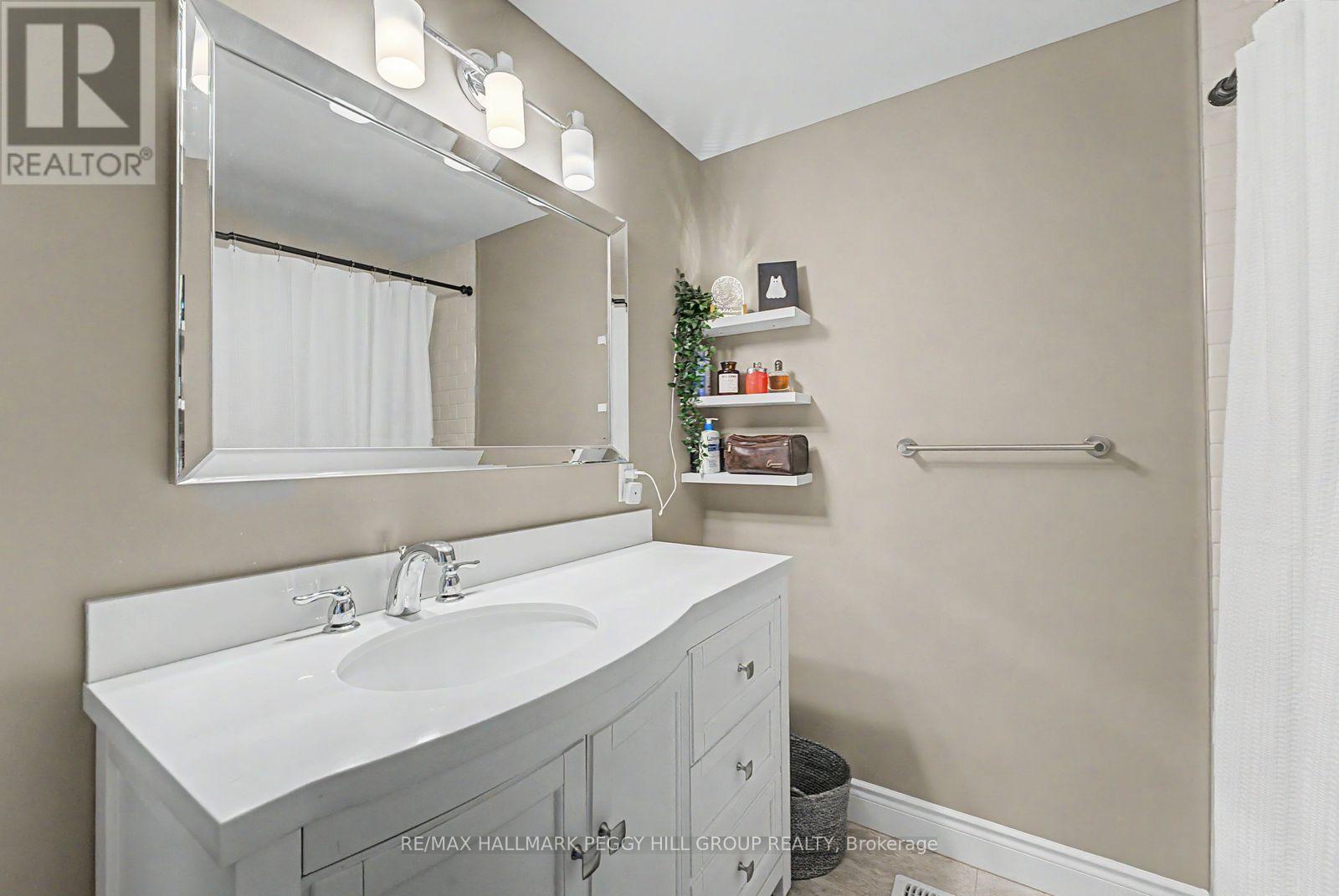 Upper - 89 Hadden Crescent, Barrie, Ontario  L4M 6G7 - Photo 10 - S13133340