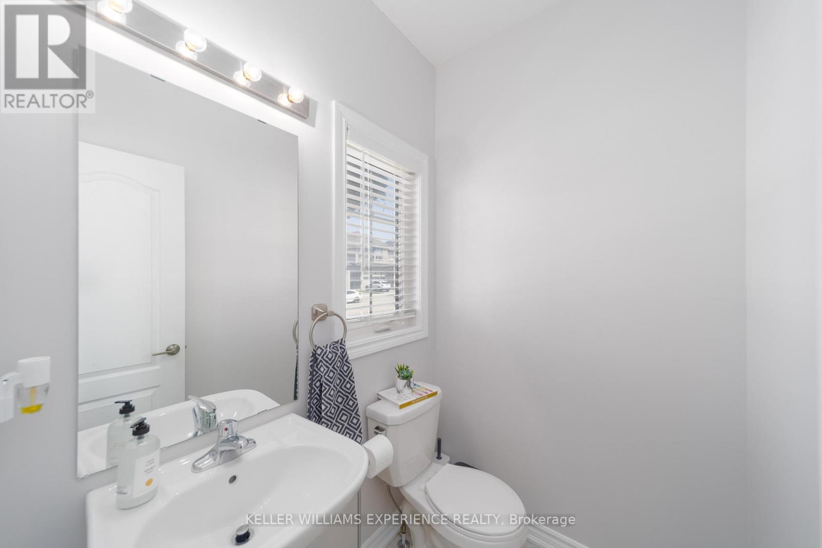 52 Mabern Street, Barrie, Ontario  L9J 0J2 - Photo 5 - S13133352