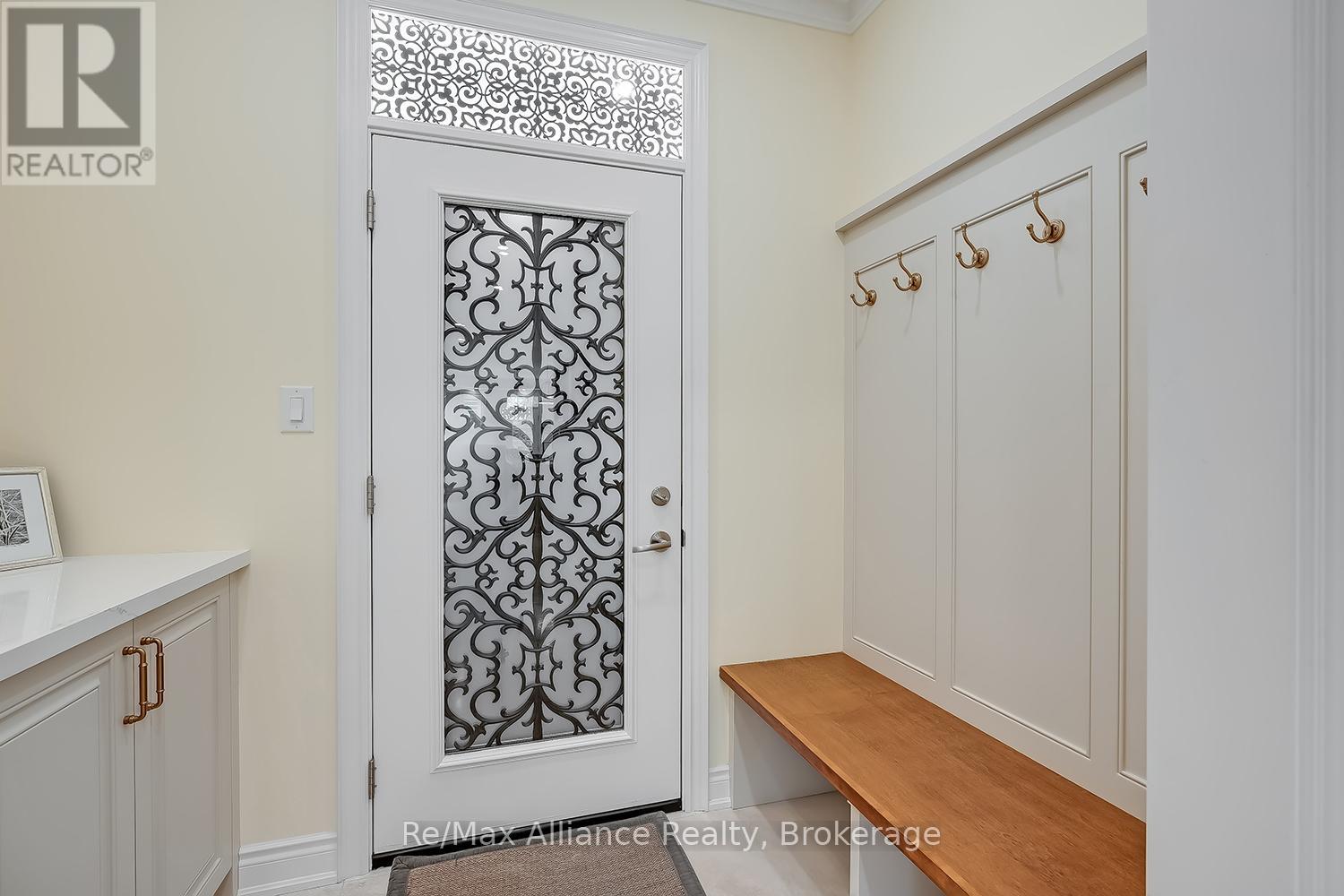 203 Burloak Drive, Oakville, Ontario  L6L 6T6 - Photo 19 - W13133516