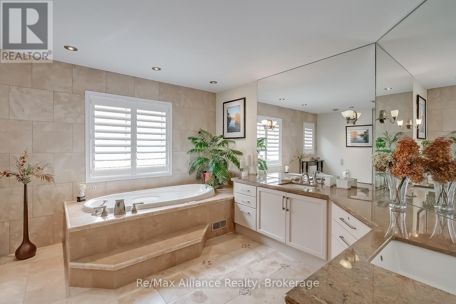 203 Burloak Drive, Oakville, Ontario  L6L 6T6 - Photo 23 - W13133516