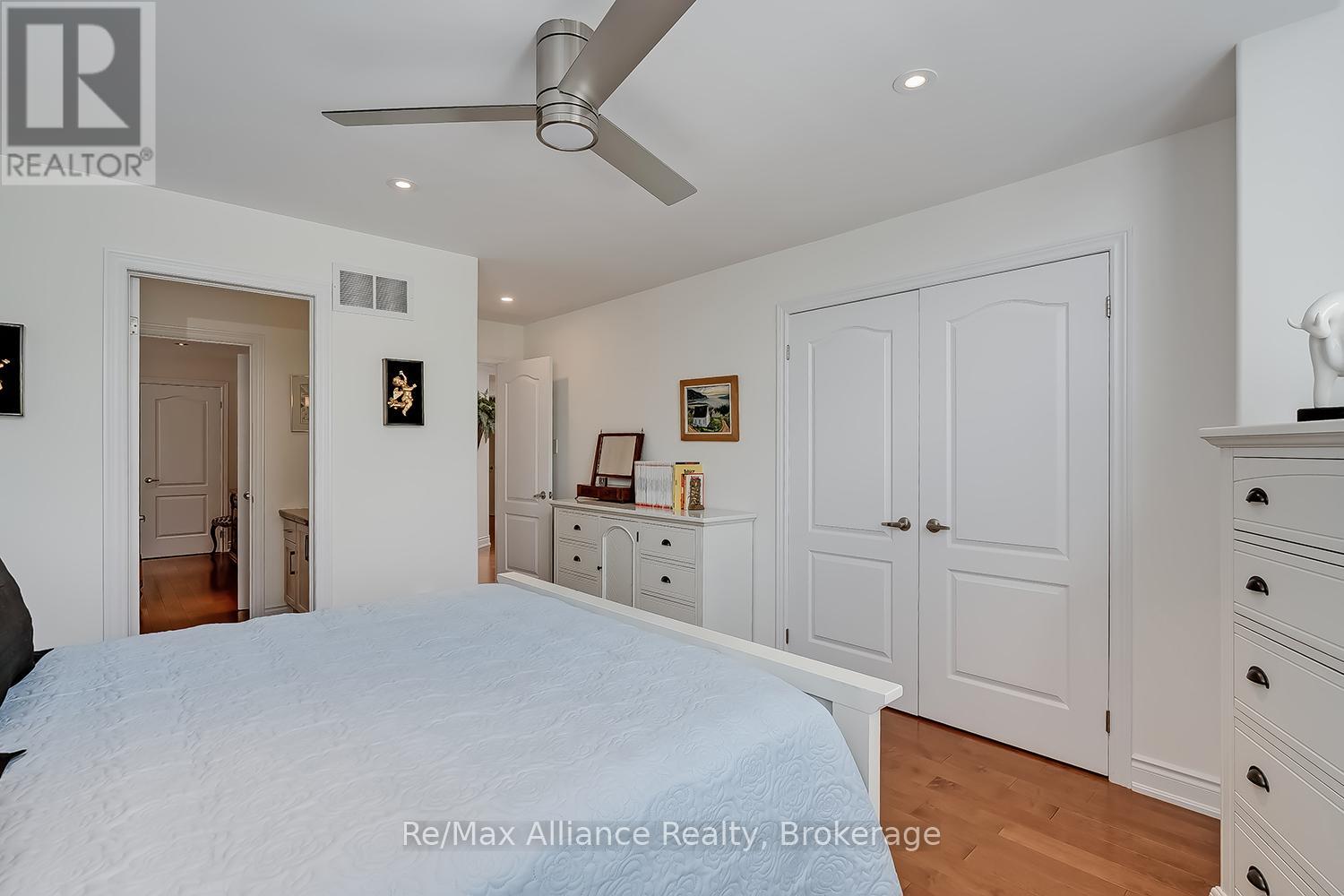 203 Burloak Drive, Oakville, Ontario  L6L 6T6 - Photo 28 - W13133516