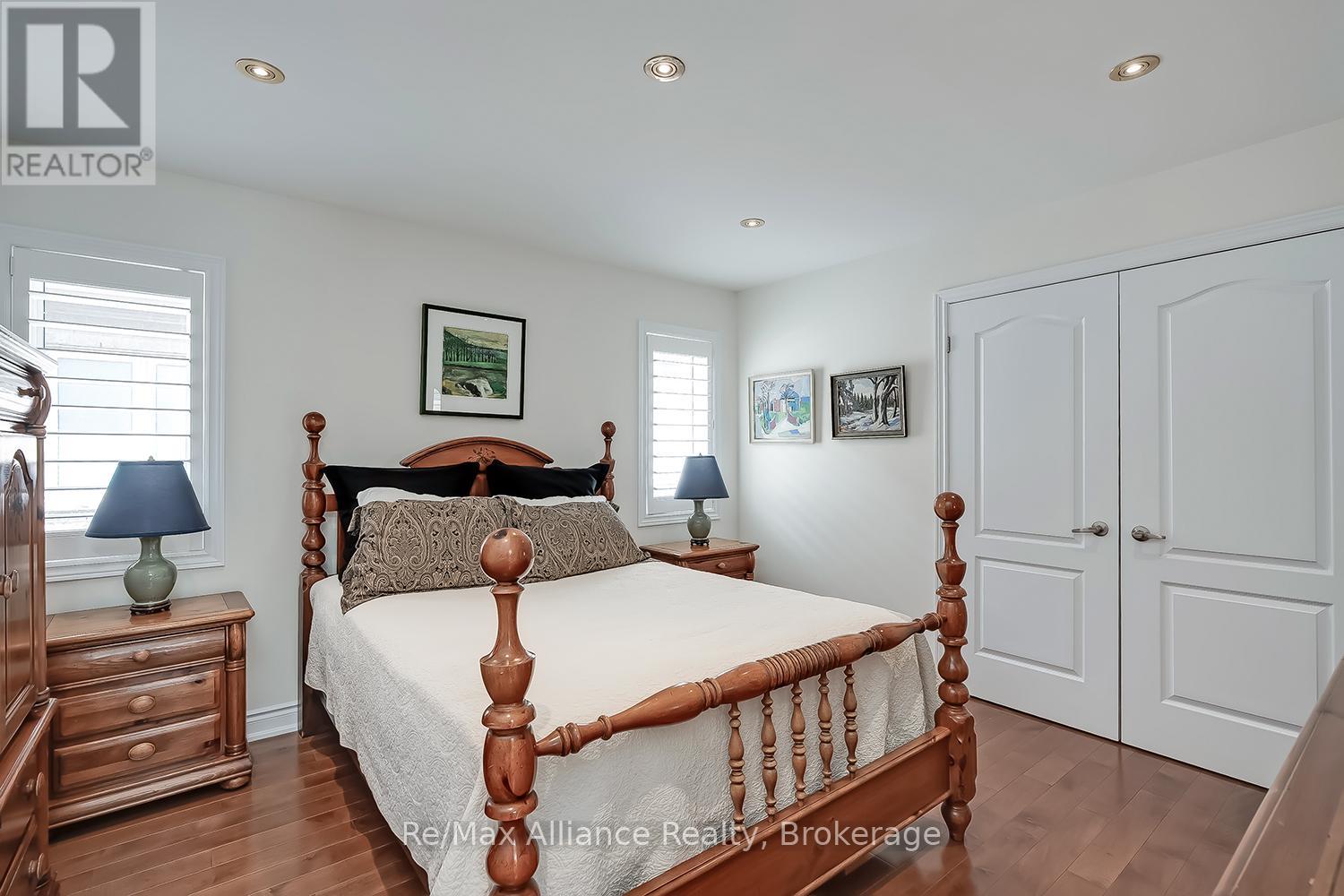 203 Burloak Drive, Oakville, Ontario  L6L 6T6 - Photo 30 - W13133516
