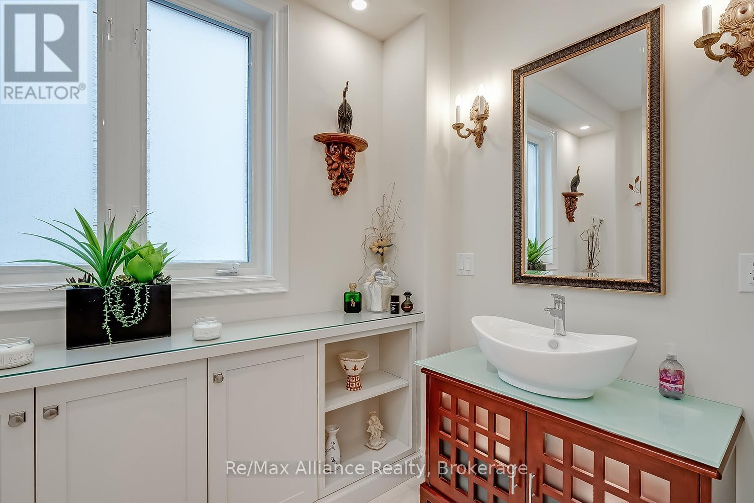 203 Burloak Drive, Oakville, Ontario  L6L 6T6 - Photo 6 - W13133516