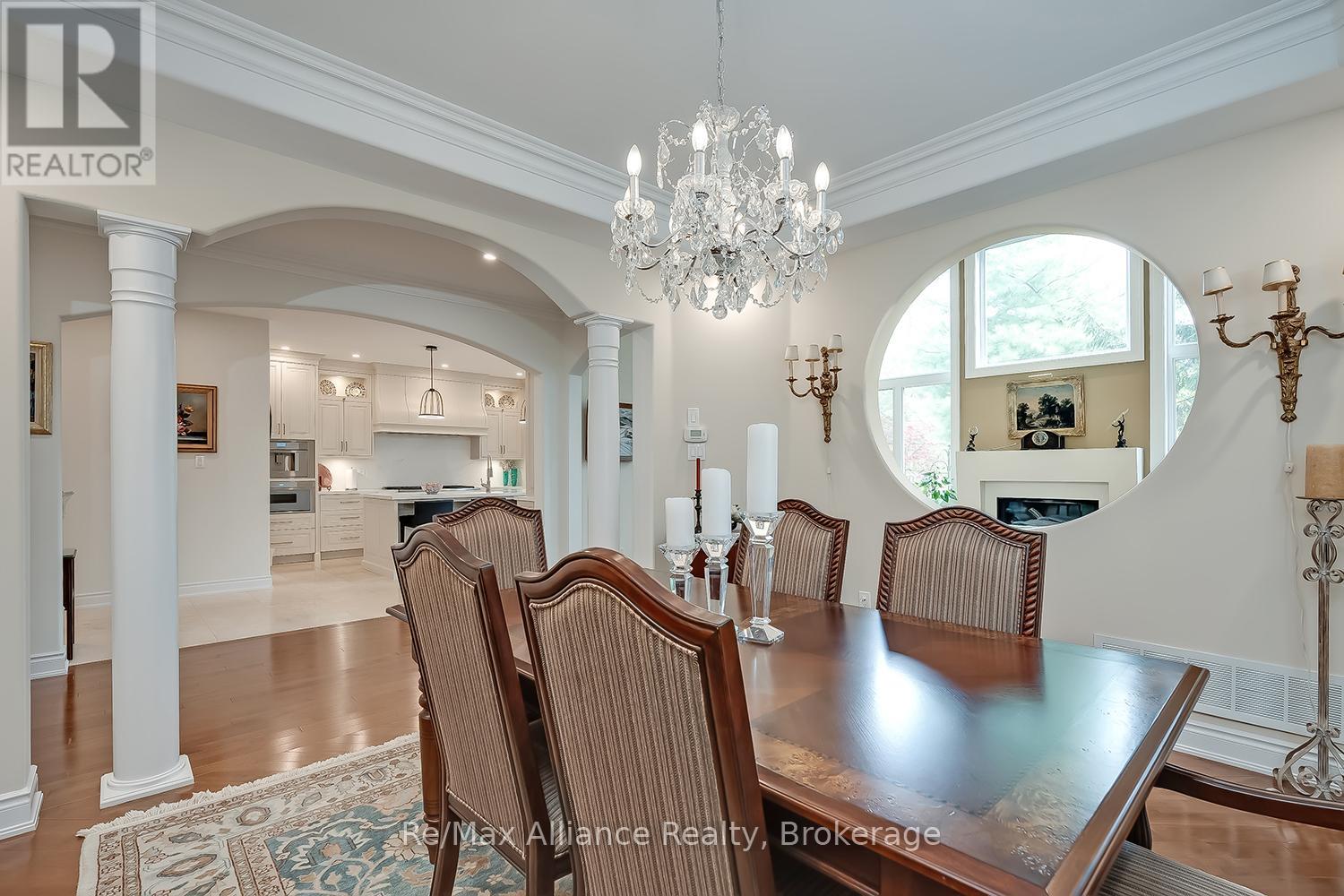 203 Burloak Drive, Oakville, Ontario  L6L 6T6 - Photo 7 - W13133516