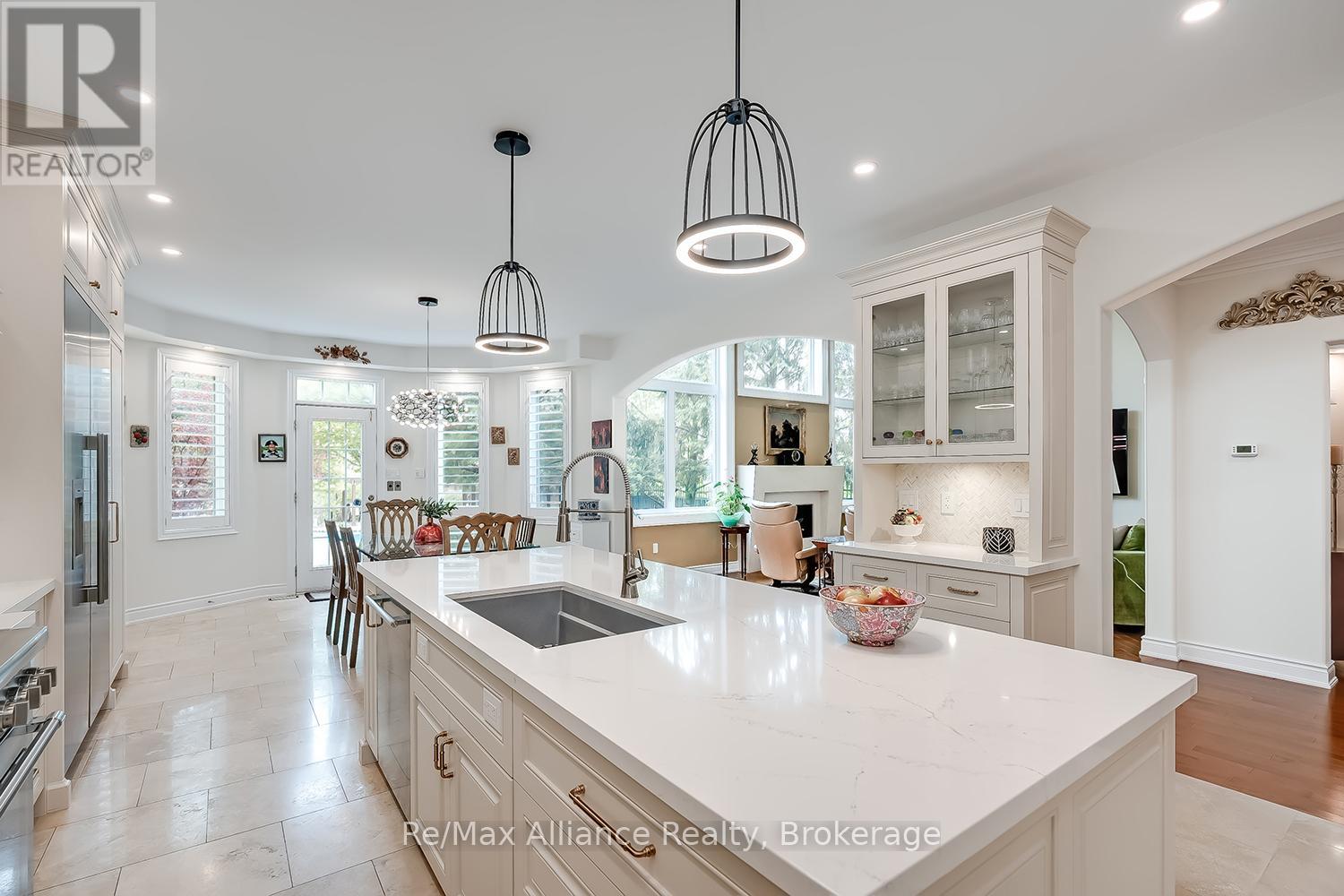 203 Burloak Drive, Oakville, Ontario  L6L 6T6 - Photo 9 - W13133516