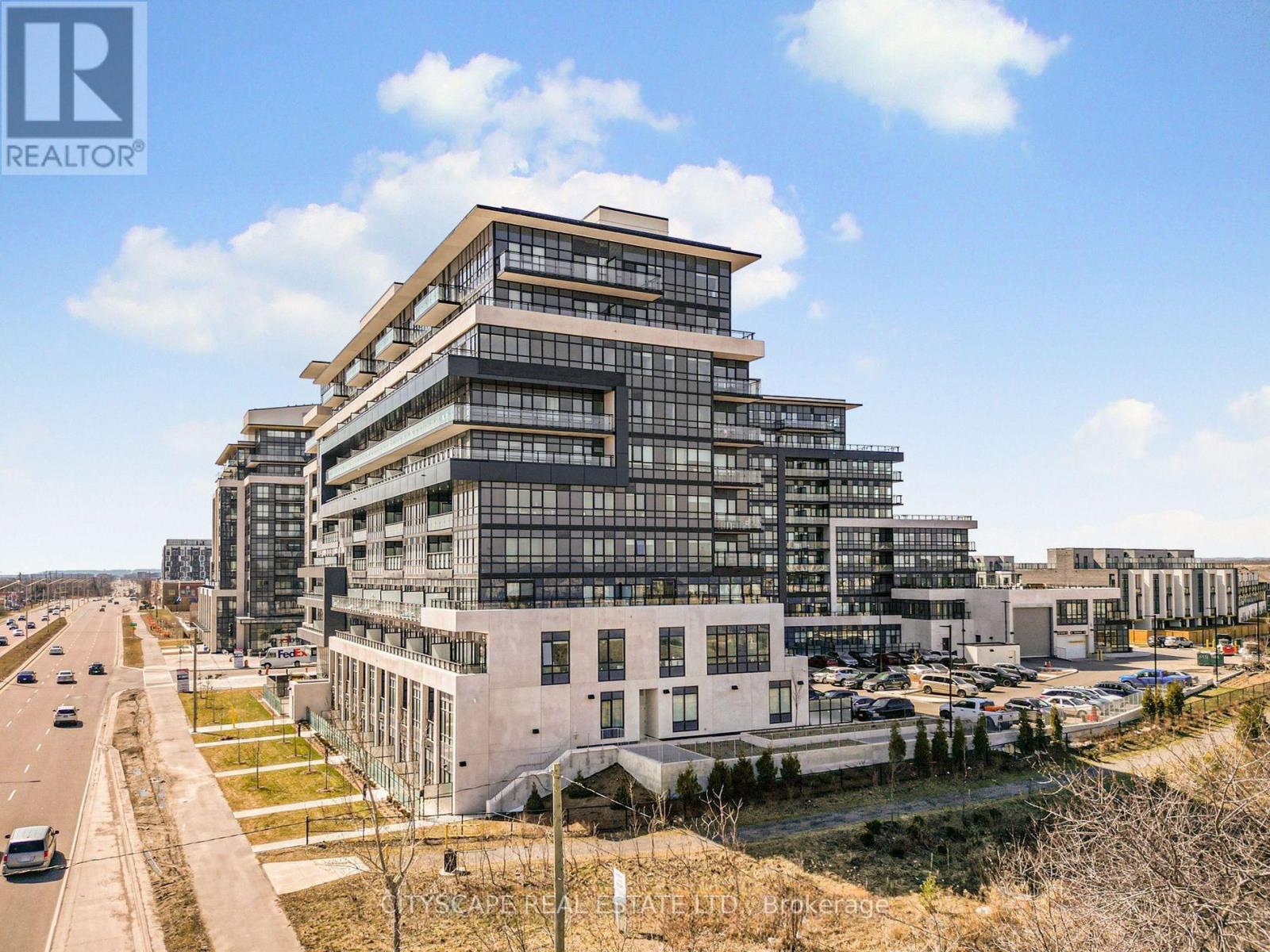 118 - 395 Dundas Street W, Oakville, Ontario  L6M 4M2 - Photo 1 - W13133164