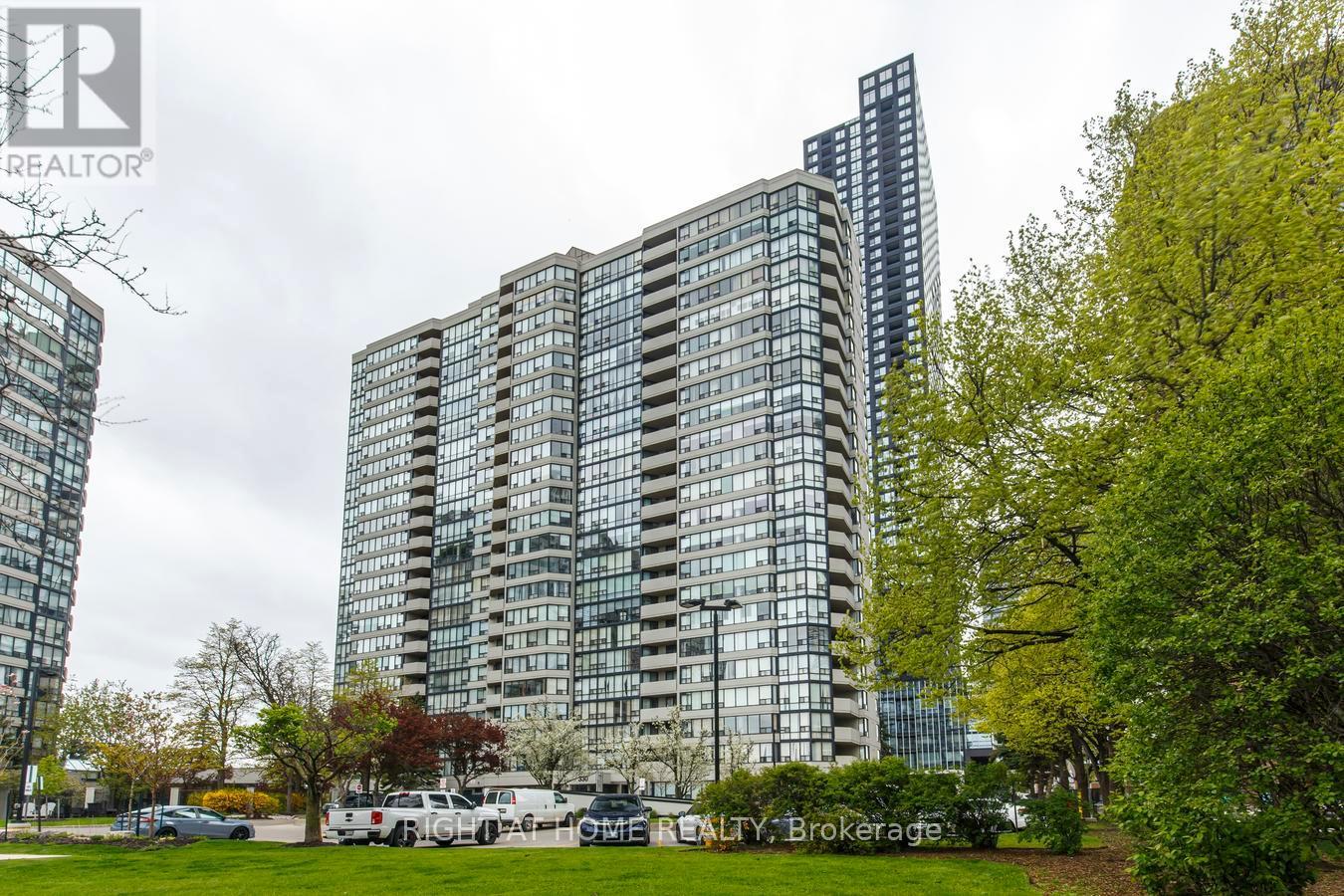 306 - 330 Rathburn Road W, Mississauga, Ontario  L5B 3Y1 - Photo 1 - W13133292