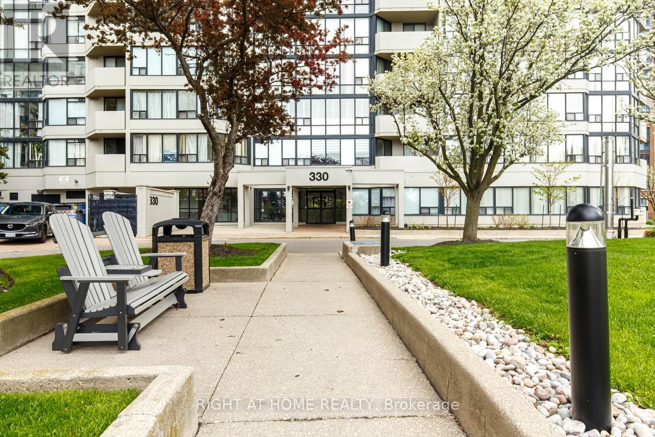 306 - 330 Rathburn Road W, Mississauga, Ontario  L5B 3Y1 - Photo 2 - W13133292