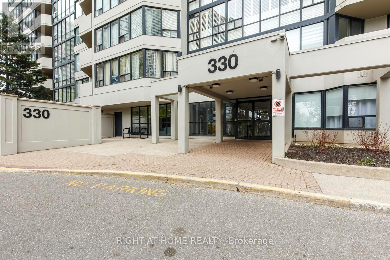 306 - 330 Rathburn Road W, Mississauga, Ontario  L5B 3Y1 - Photo 3 - W13133292