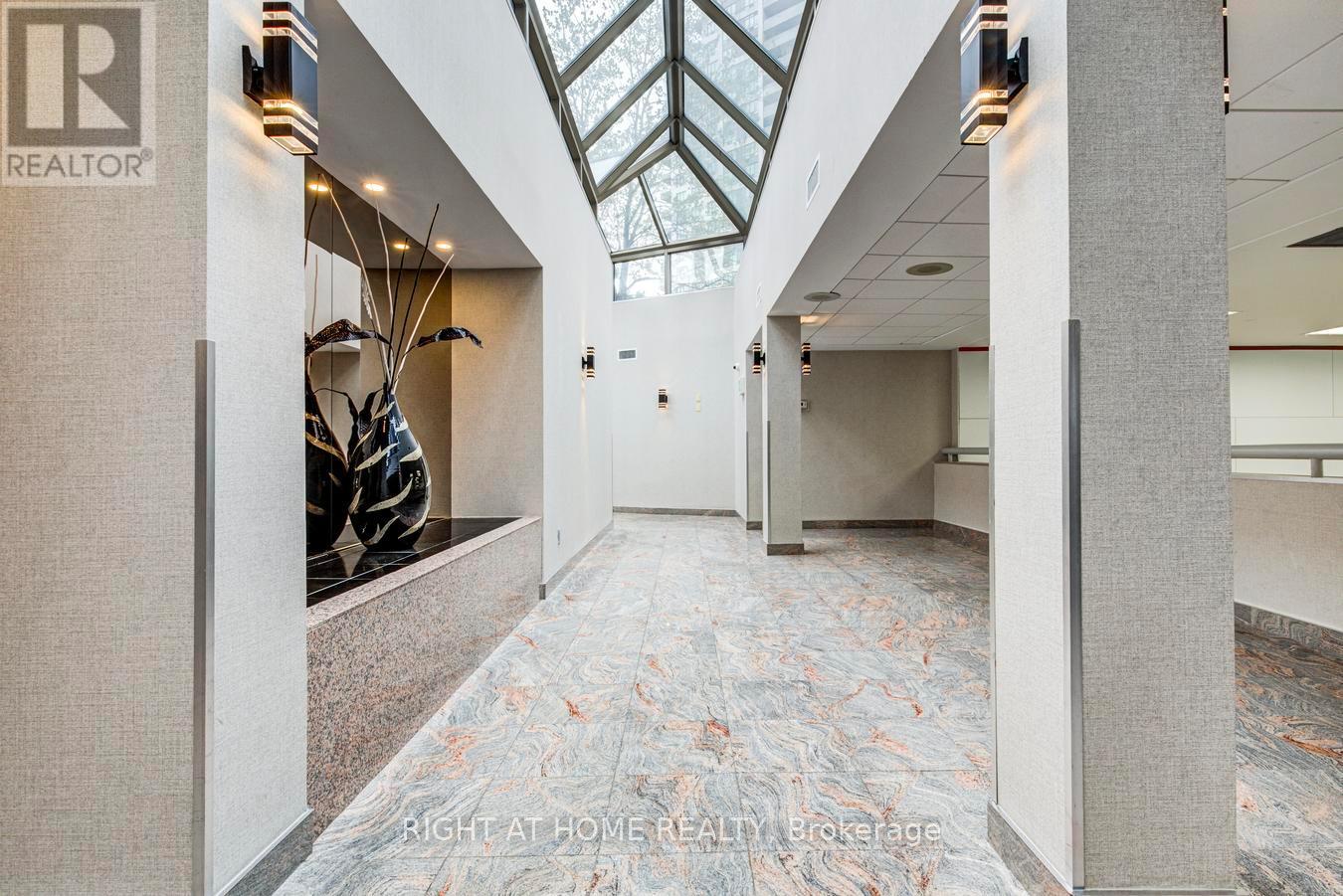 306 - 330 Rathburn Road W, Mississauga, Ontario  L5B 3Y1 - Photo 36 - W13133292