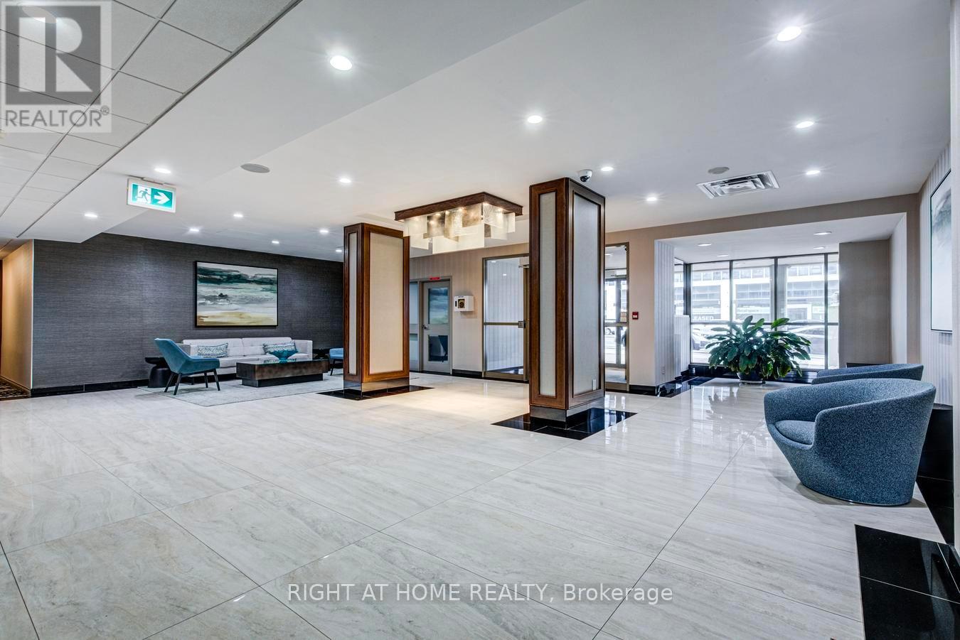 306 - 330 Rathburn Road W, Mississauga, Ontario  L5B 3Y1 - Photo 4 - W13133292