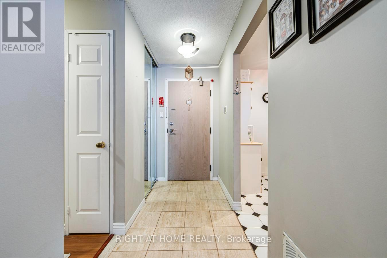 306 - 330 Rathburn Road W, Mississauga, Ontario  L5B 3Y1 - Photo 7 - W13133292