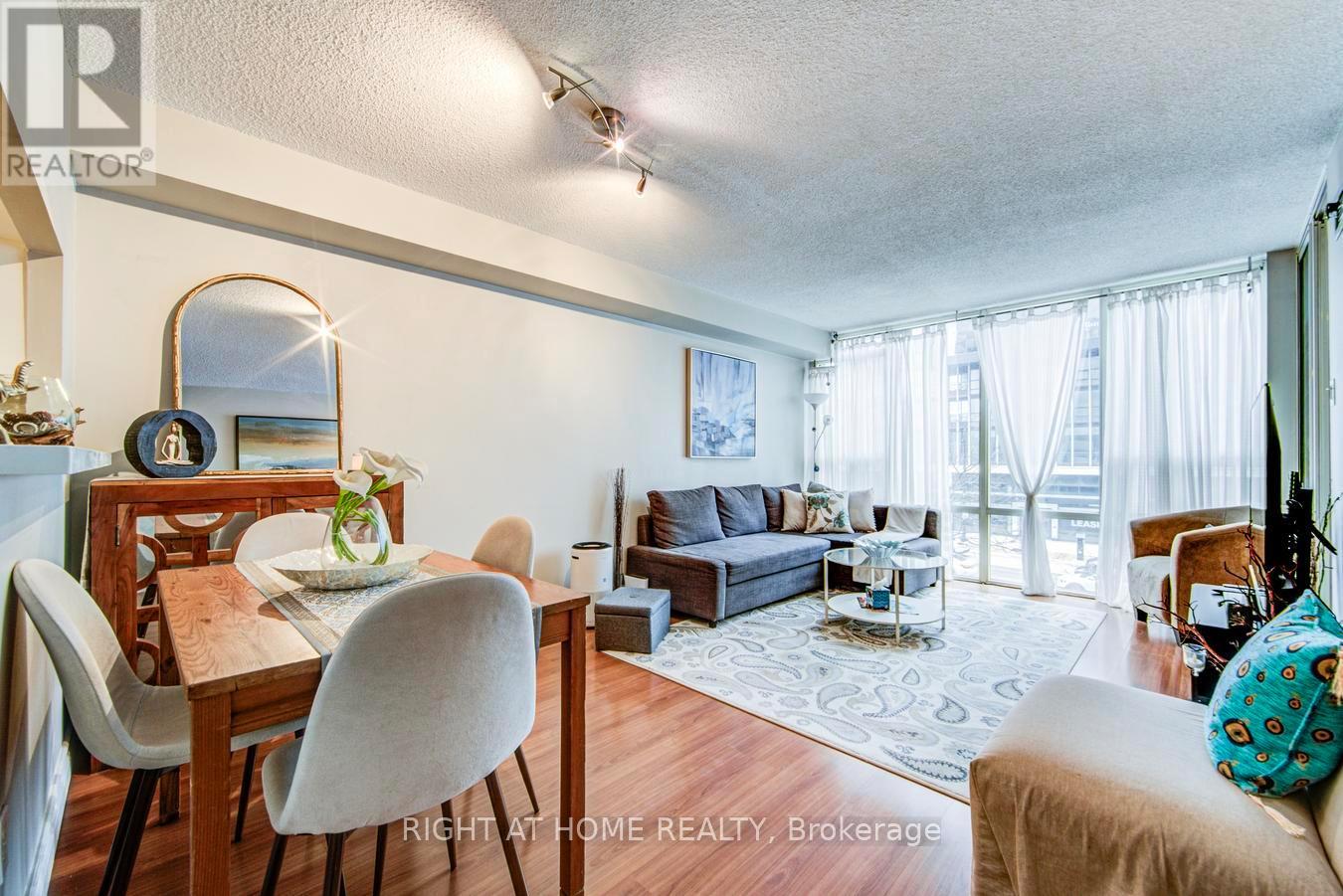 306 - 330 Rathburn Road W, Mississauga, Ontario  L5B 3Y1 - Photo 9 - W13133292
