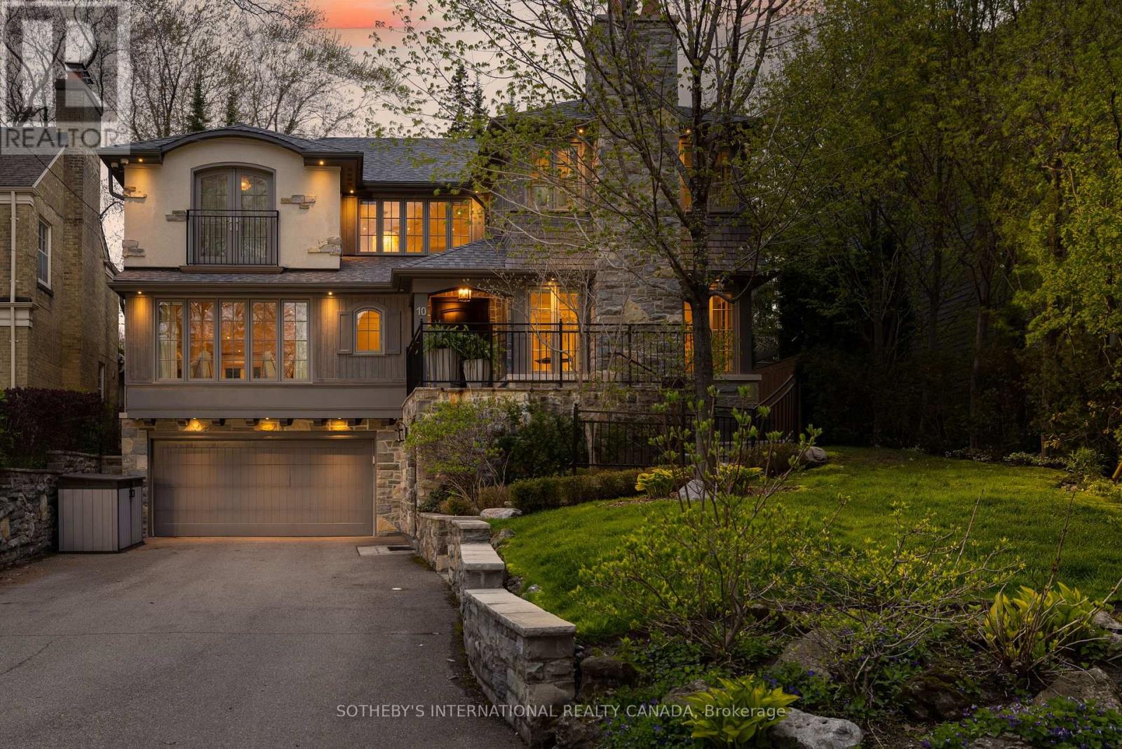 10 Queen Mary's Drive, Toronto, Ontario  M8X 1S2 - Photo 1 - W13133296