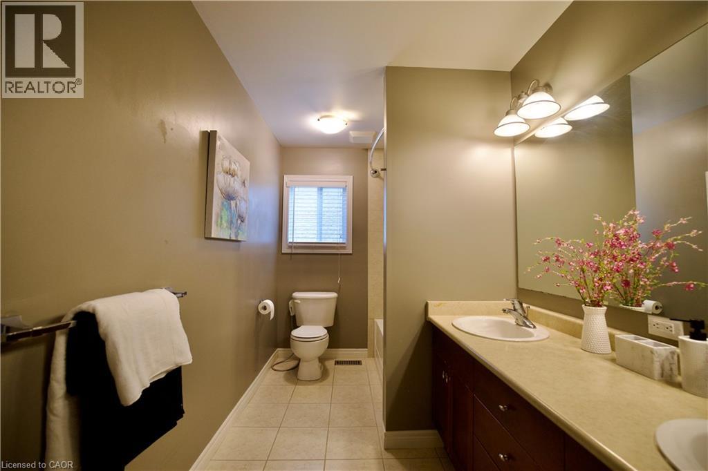 704 Zurich Drive, Waterloo, Ontario  N2V 2S8 - Photo 38 - 40830616