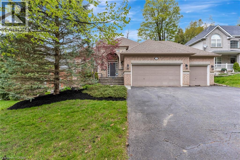 18 WOODMANS Court, Kitchener, Ontario