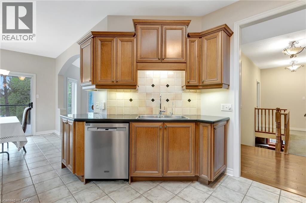 18 Woodmans Court, Kitchener, Ontario  N2P 2B2 - Photo 9 - 40829024