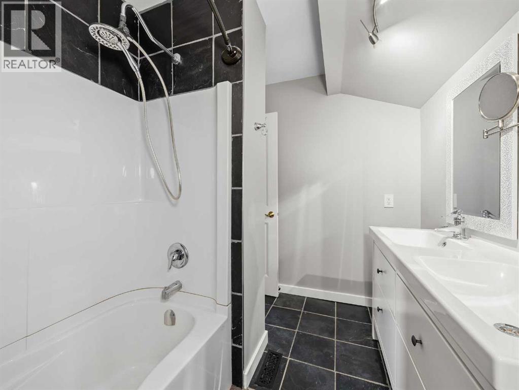 202, 829 Coach Bluff Crescent SW, Calgary, Alberta  T3H 1B1 - Photo 19 - A2307747
