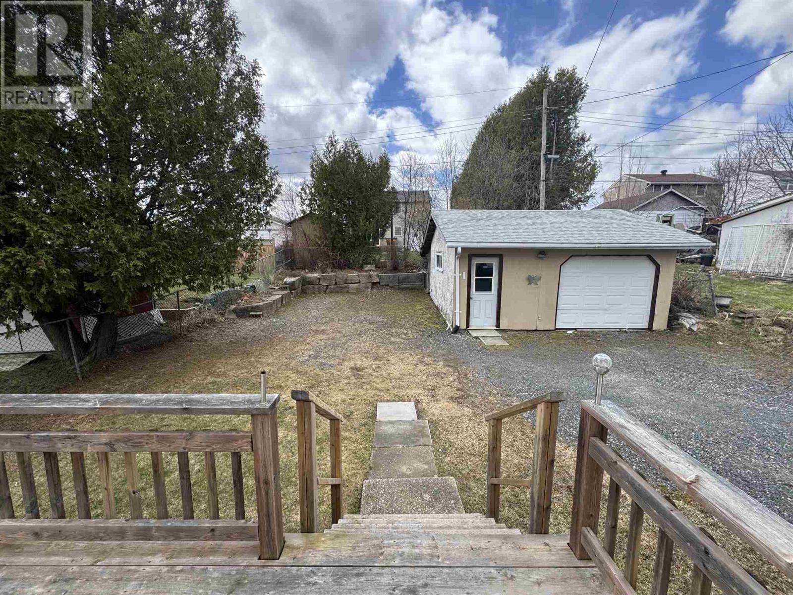 70 Roman Ave, Elliot Lake, Ontario  P5A 1S1 - Photo 3 - SM261028